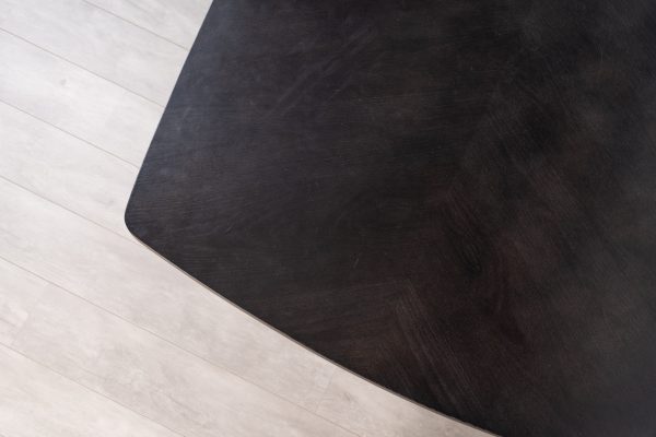 Deens ovalen eettafel zwart visgraat