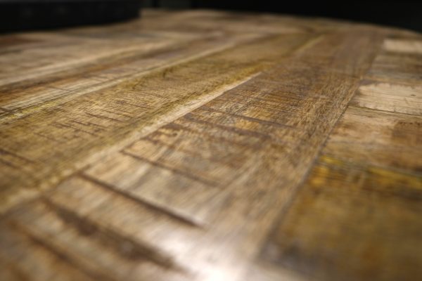 Ronde visgraat eettafel