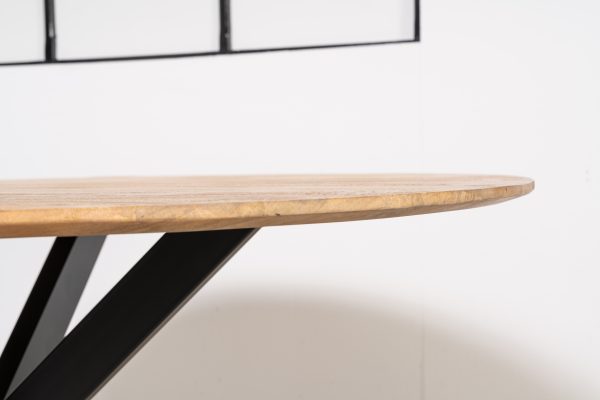 Ronde eettafel verjongd