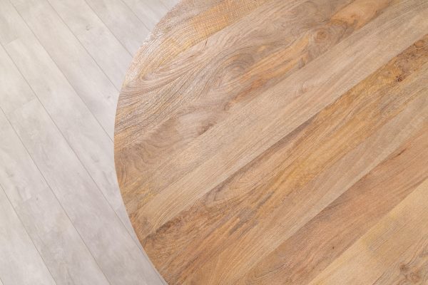 Ronde eettafel verjongd